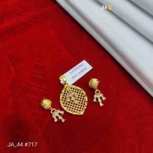 Glimmering Confidence: Gold-Plated Pendant Set - DN- 717
