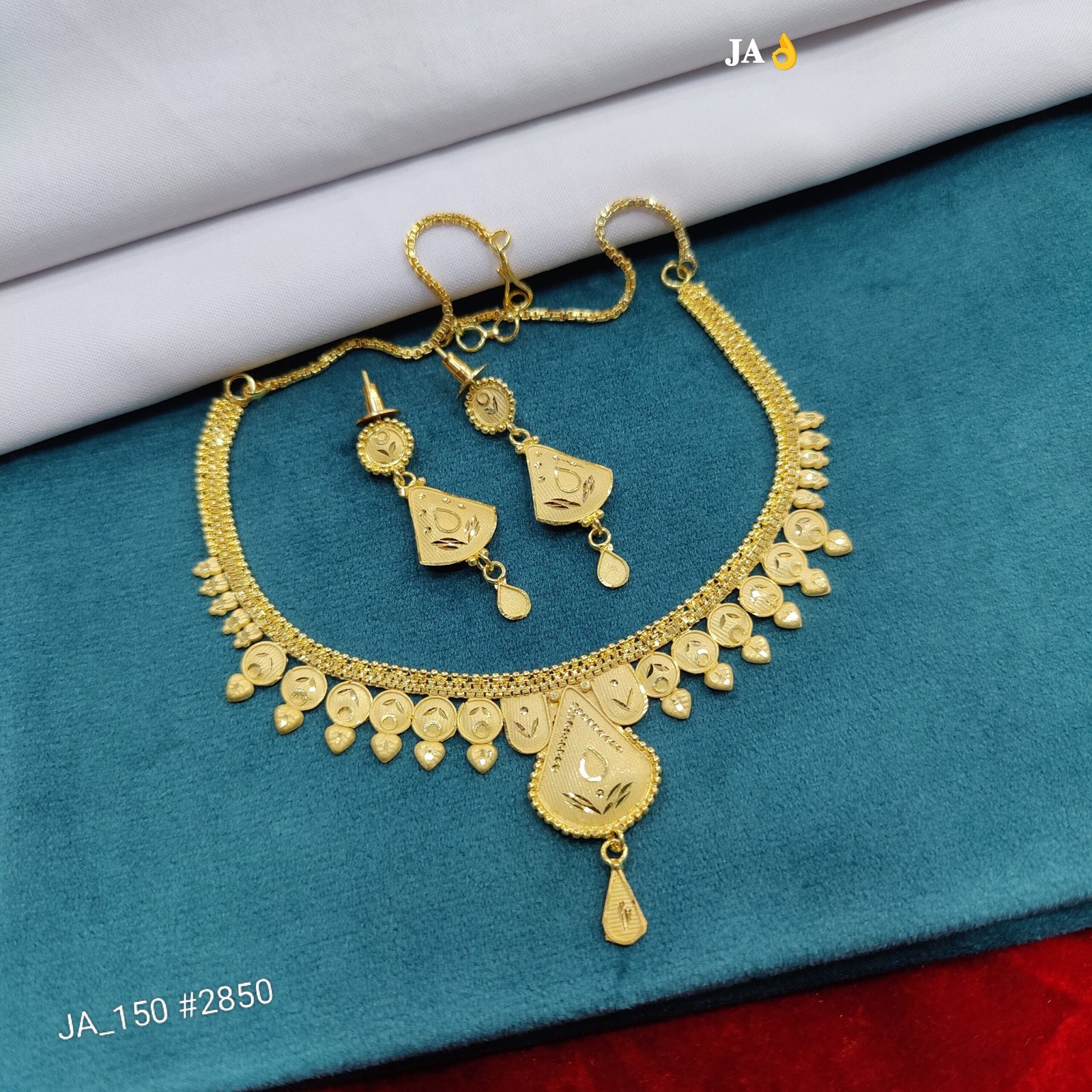 Traditional Charm Necklace Set DN-2850