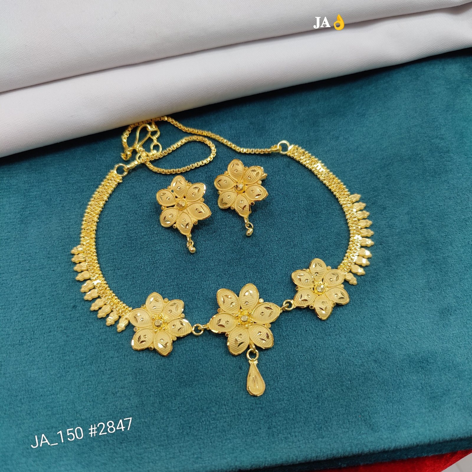 Royal Trinity Bloom Gold Necklace Set DN-2847